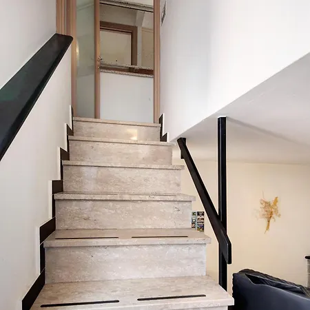 Vignana Con Terrazzo Apartment *