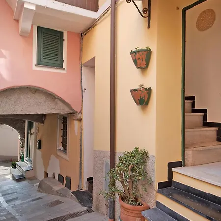 Vignana Con Terrazzo Apartment *